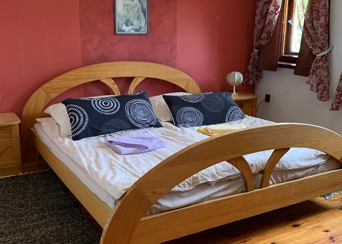 Apartman In Masuria With The Charm Of An Old-fashioned House With Garden And With A Smart Wellness-bathroom Szczytno